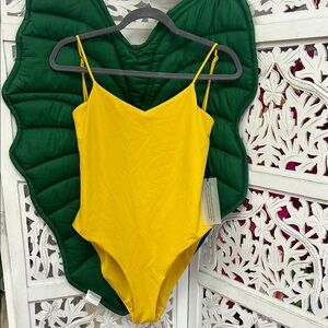 NWT Dos Gardenias one piece swimsuit, size 5, color: Gold / mustard yellow